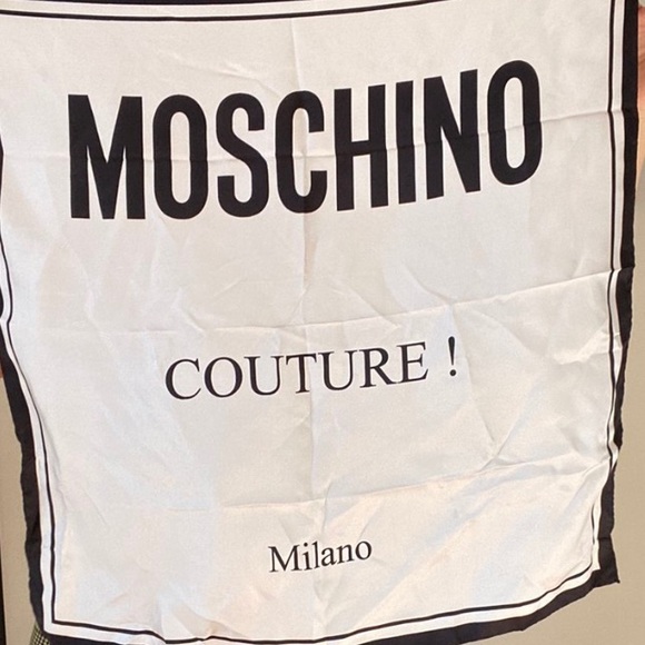 Moschino silk scarf - Picture 1 of 1